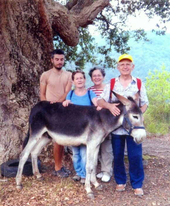durante una escursione in compagnia di austino sotto una quercia da sughero secolare Image